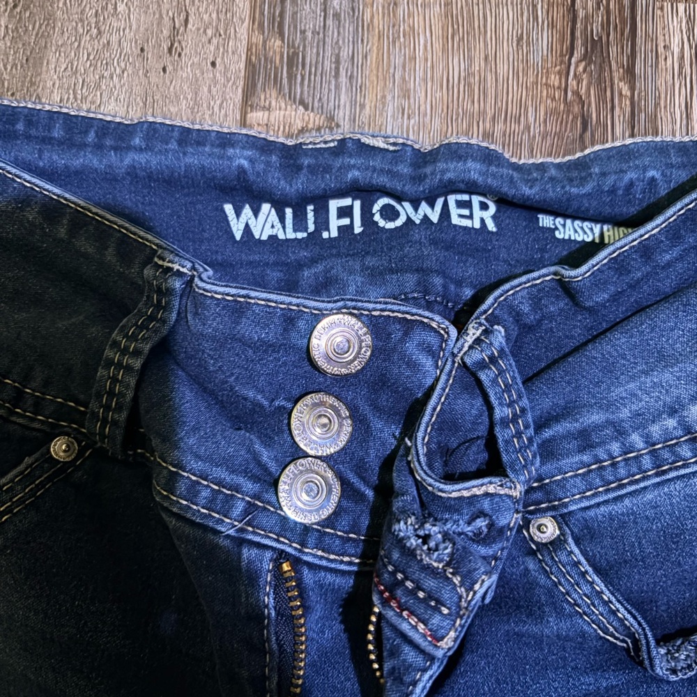 Wallflower jeans